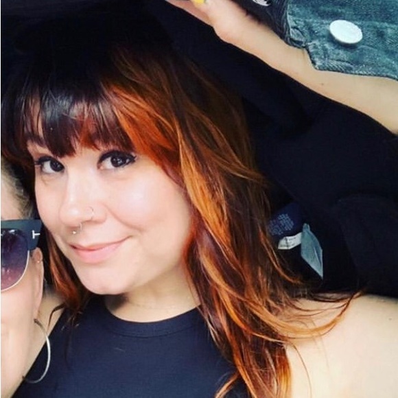 Meet your Posher, Nicole - Picture 3 of 4